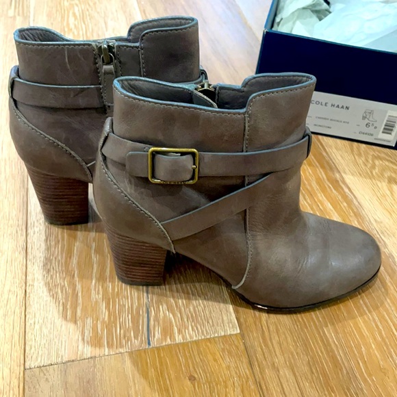 ✨Like new Cole Haan Grey Bootie 6.5 Like New - Picture 4 of 5